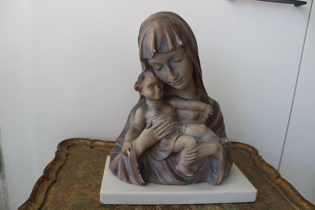 Statue en terre cuite, signée Dommisse., Enlèvement ou Envoi