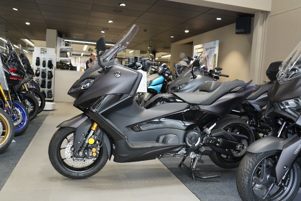 Yamaha Tmax 560 Tech Max - Dark Magma - NIEUW, Motoren, Nieuw, Bedrijf, 560 cc, Handvatverwarming