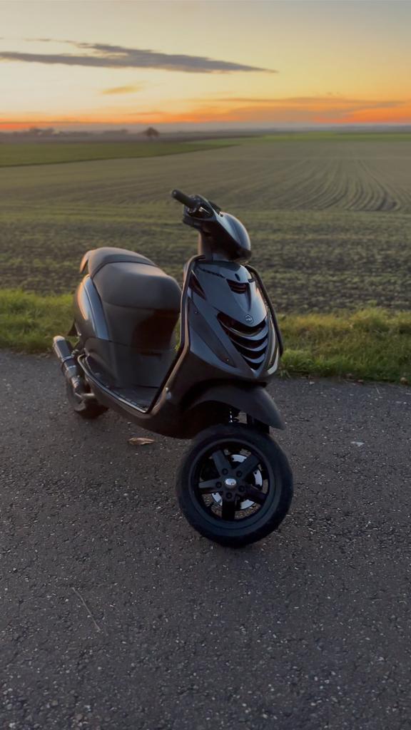 Piaggio Zip, Fietsen en Brommers, Ophalen, Zip, Klasse A (25 km/u), Zo goed als nieuw