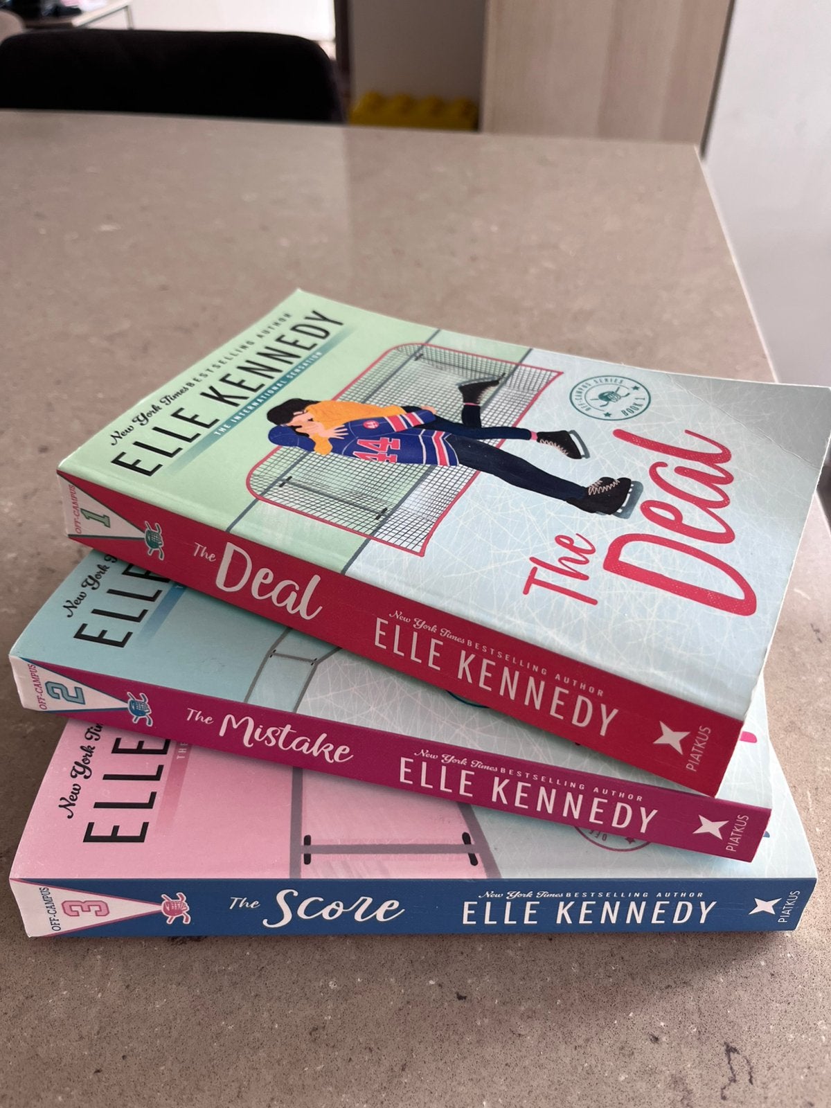 3 boeken Off Campus serie (ENG), Boeken, Ophalen of Verzenden, Zo goed als nieuw