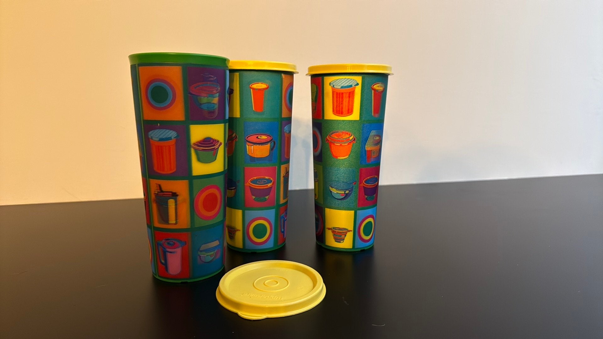 Tupperware drinkbekers pop art met deksel, Huis en Inrichting, Keuken | Tupperware, Ophalen of Verzenden