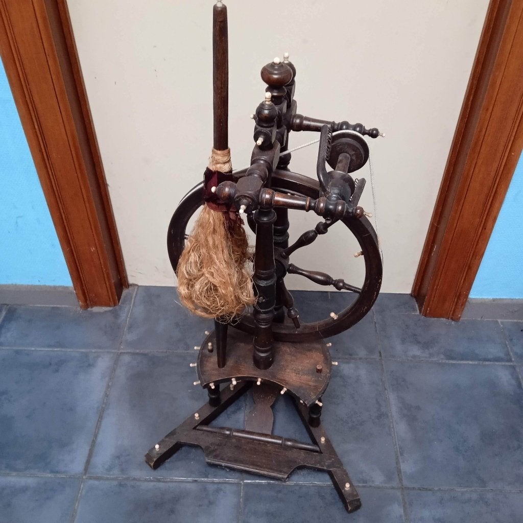 antiek spinnewiel van rond 1930, Hobby & Loisirs créatifs, Enlèvement, Rouet