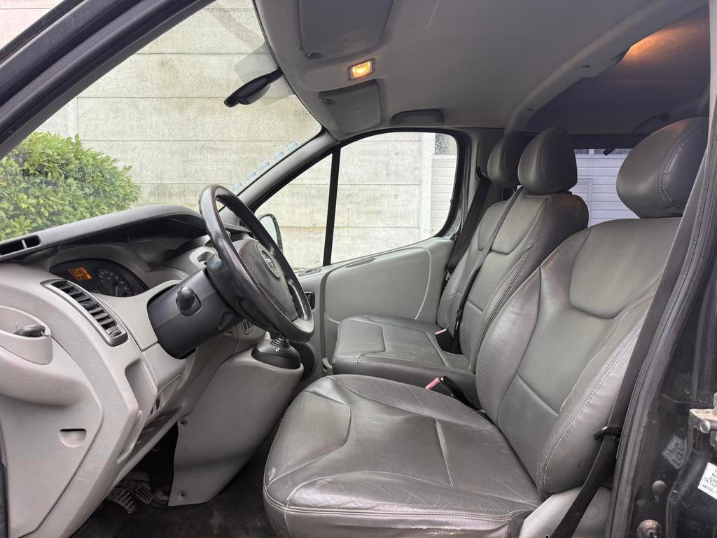Opel Vivaro 2.5 CDTI - Automaat - 135.000 KM - LONG - 6 zit, Auto's, Monovolume, Vivaro, Leder, Bedrijf