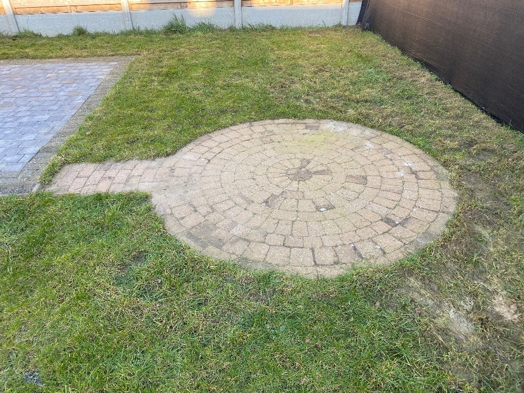 Rond terras, zandkleurige stenen, Ophalen, Zo goed als nieuw, Beton, Klinkers