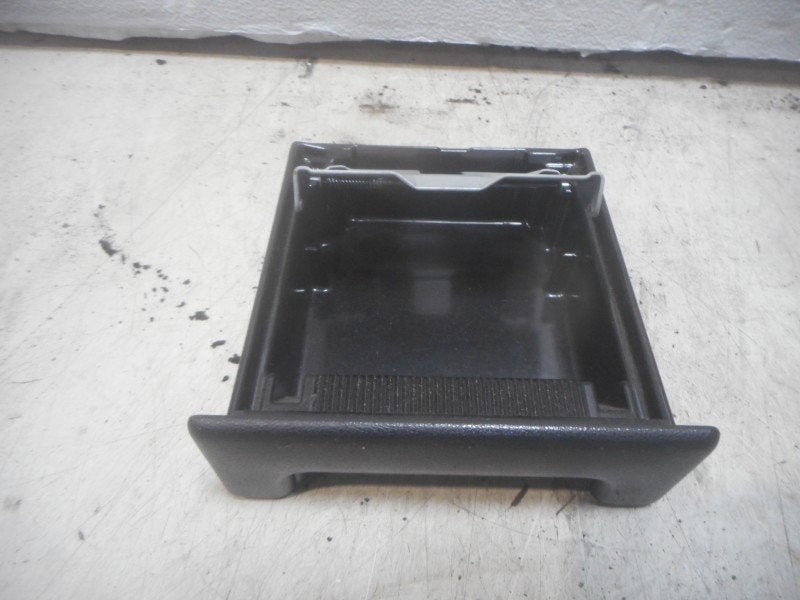 CENDRIER Toyota Corolla (E9) (01-1987/10-1994) (74111-12170), Kundenbetreuung@toyota.de, Toyota, Utilisé, Toyota-Allee 2
50858  Köln, DE