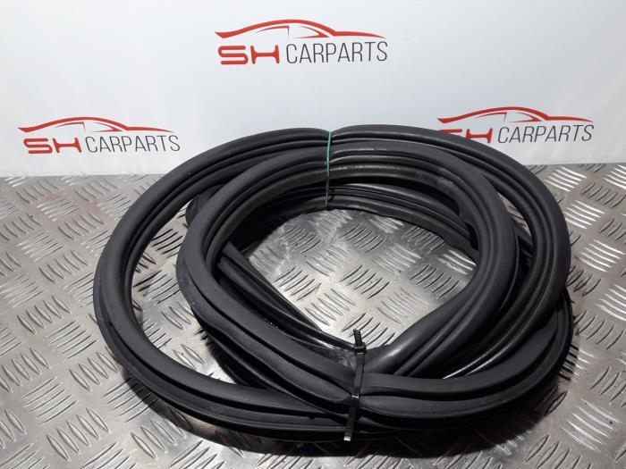 Joint caoutchouc portière 4portes avant droite d'un Opel Za, Autos : Pièces & Accessoires, Carrosserie & Tôlerie, Opel, Utilisé