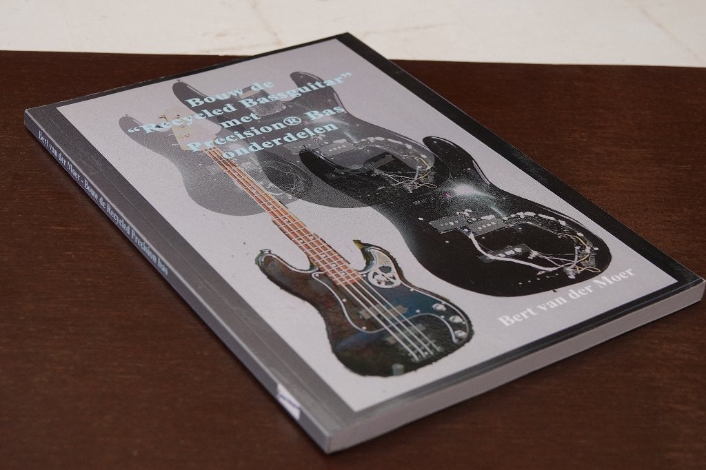 Bouw de Recycled Bassguitar met Precision Bas onderdelen, Boeken, Hobby en Vrije tijd, Nieuw, Ophalen of Verzenden, Bert van der Moer