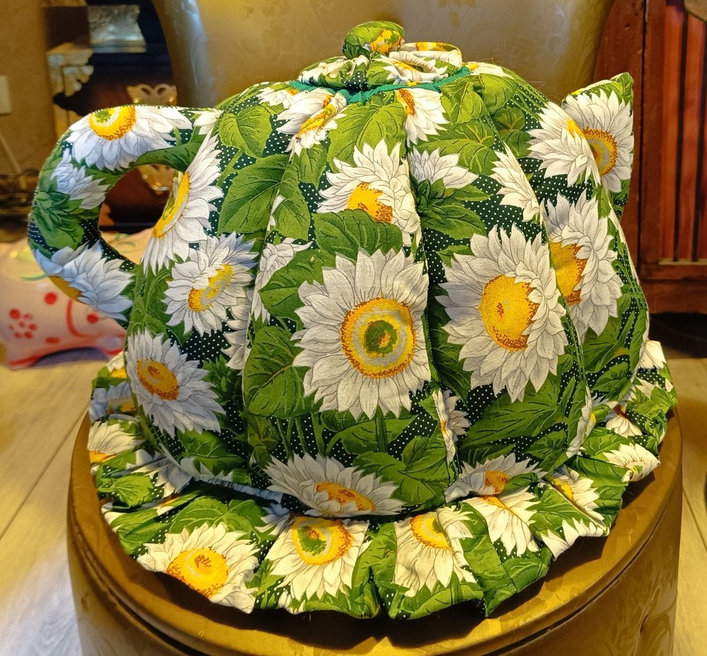 Theemuts met theepot te koop., Ophalen of Verzenden