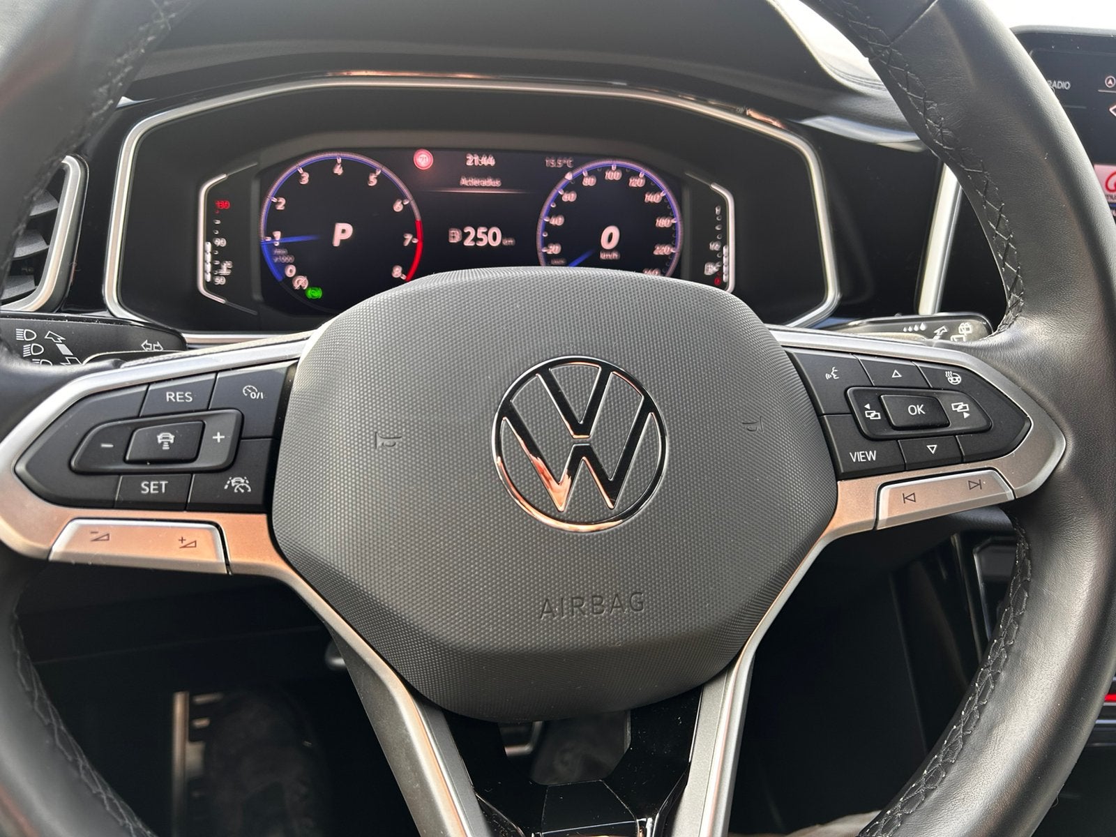 Volkswagen T-Roc R-Line 1.5 TSI DSG 150 pk – Full Option, Auto's, Volkswagen, Dealer onderhouden, Euro 6, Overige kleuren, Particulier