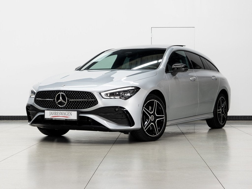 Mercedes-Benz CLA 250 e SB AMG Premium Plus Night PANO Distr, Auto's, CLA, Gebruikt, Zwart, https://public.car-pass.be/vhr/98ef19c0-6c18-43c4-b6e3-34c3de050ca3