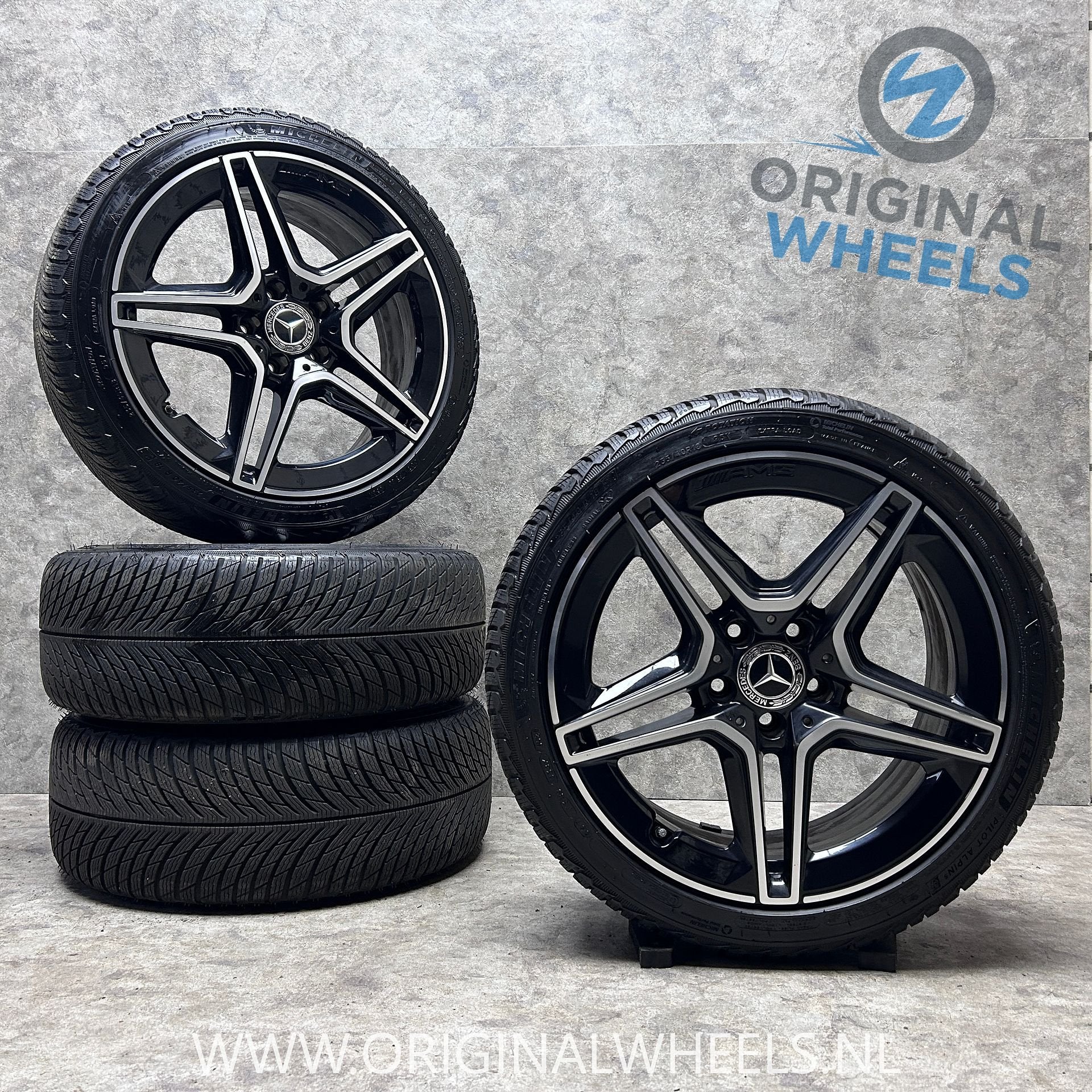 18 inch originele AMG velgen + winterbanden Mercedes A35 AMG, Autos : Pièces & Accessoires, Pneus et Jantes, Pneus hiver, Véhicule de tourisme