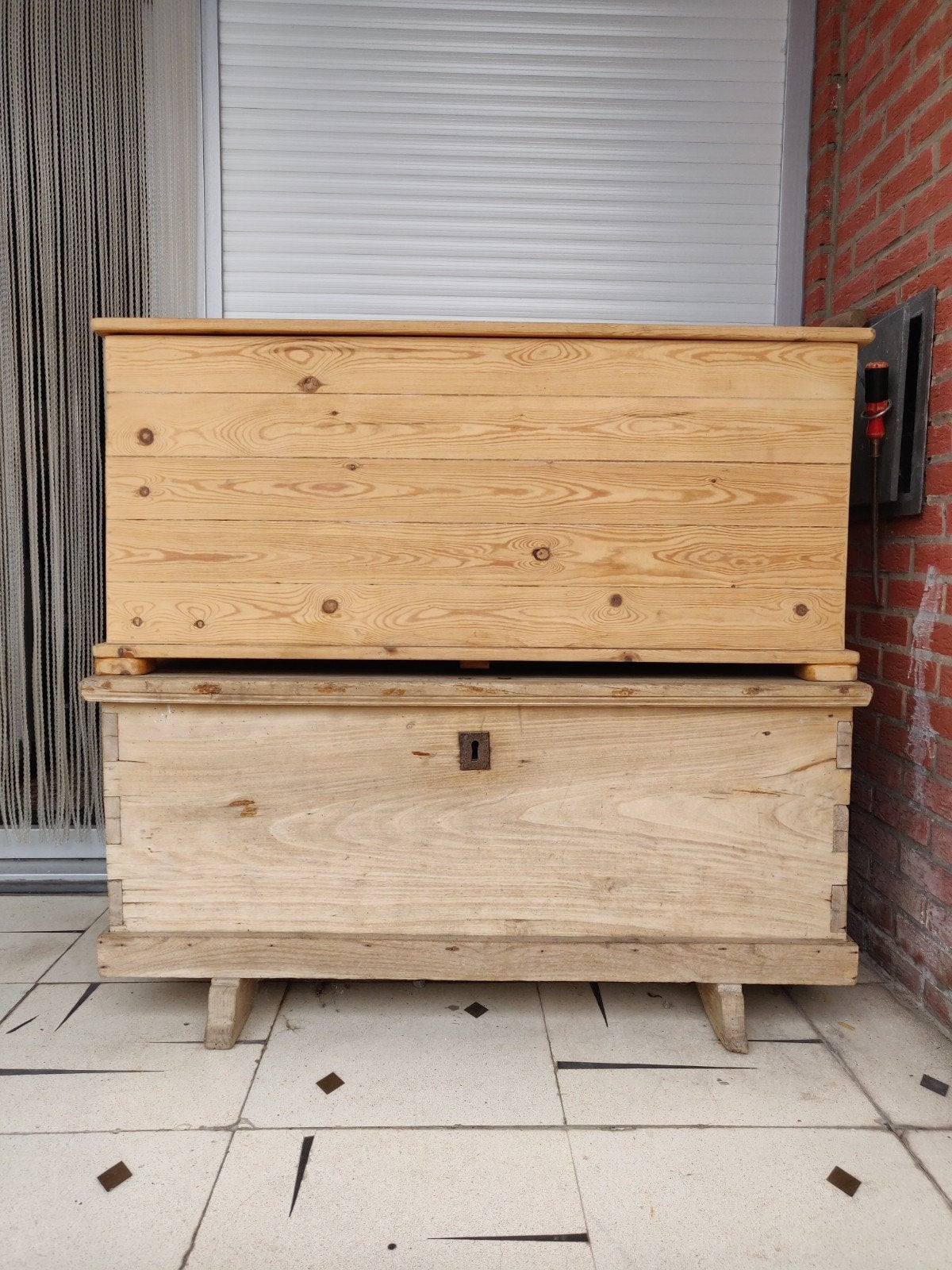 Houten koffers, Ophalen