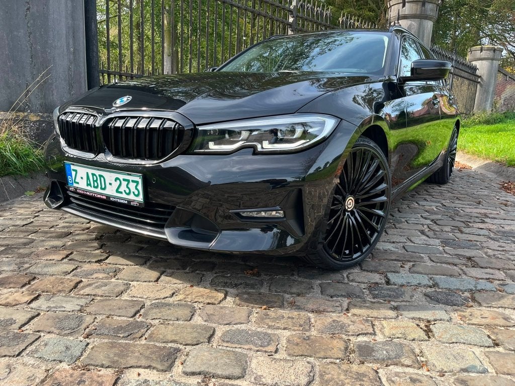 BMW  318I **Sport Line **full black**led**keyless**20' alu**, Auto's, Automaat, Dealer onderhouden, Achterwielaandrijving, 4 cilinders