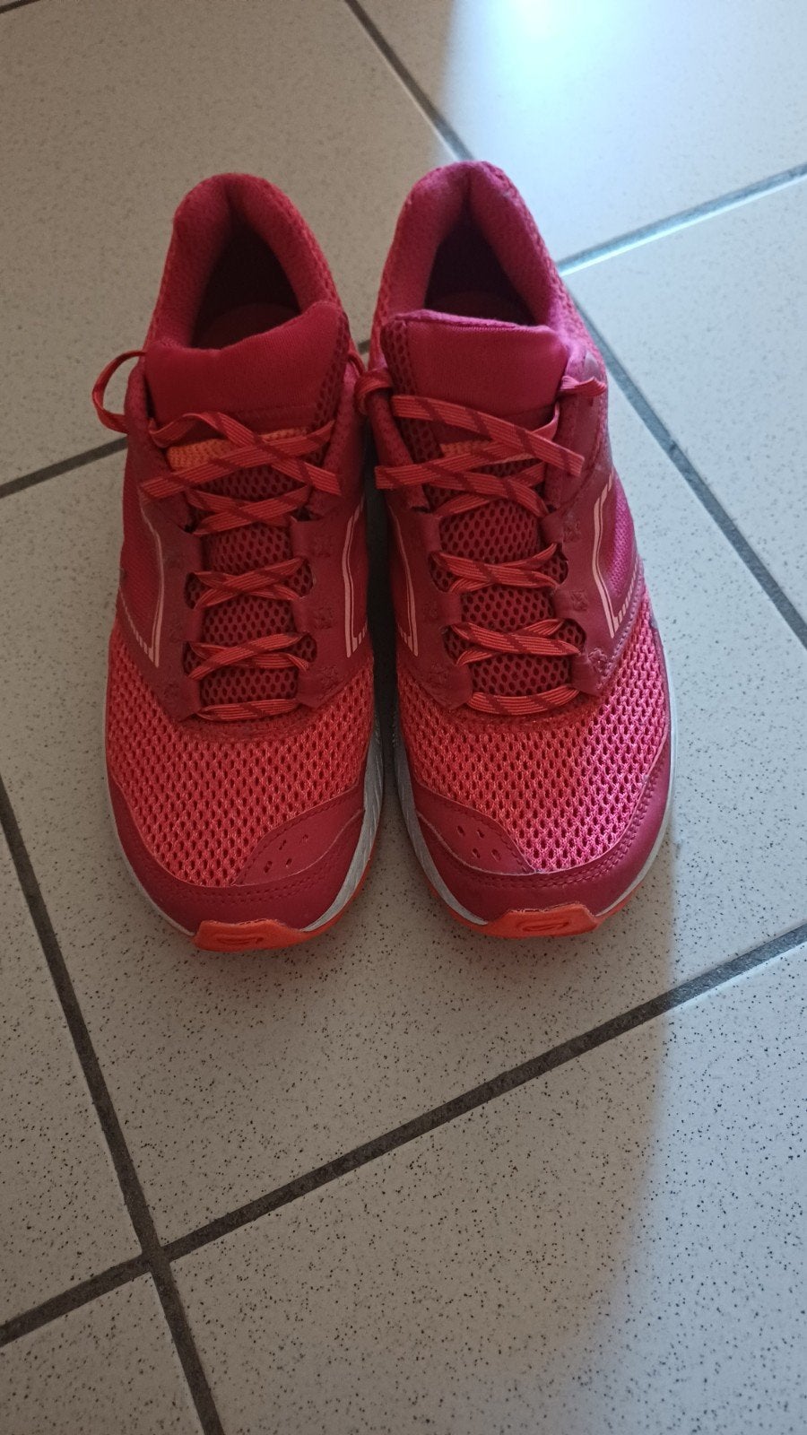 Baskets Decatlhon p 40 quasies neuves !, Sports & Fitness, Tennis, Enlèvement ou Envoi