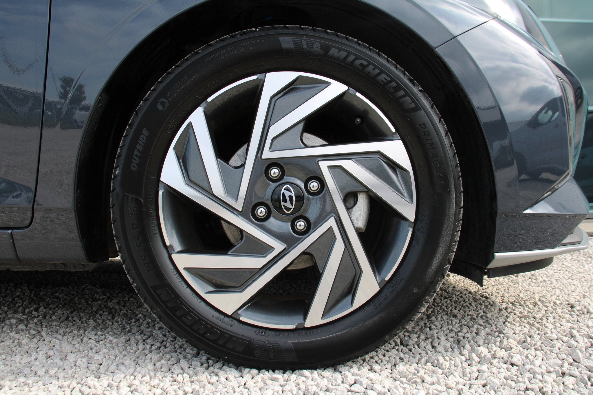 Hyundai i20 1.2 LIMITED EDITION *CAM*WIRELESS APPLE/ANDROID*, Autos, 1197 cm³, Argent ou Gris, Euro 6, Entreprise