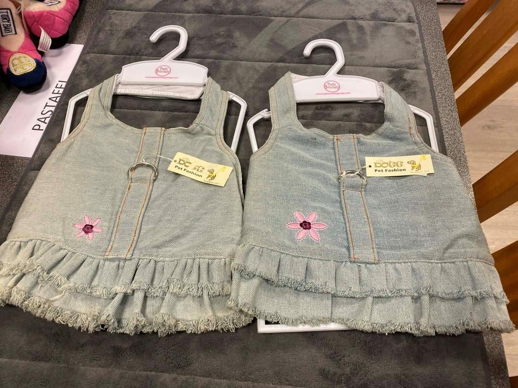 Super cute jeans harnasjes aan outletprijs., Dieren en Toebehoren, Hondenkleding, Nieuw, Hondenkostuum, Ophalen of Verzenden