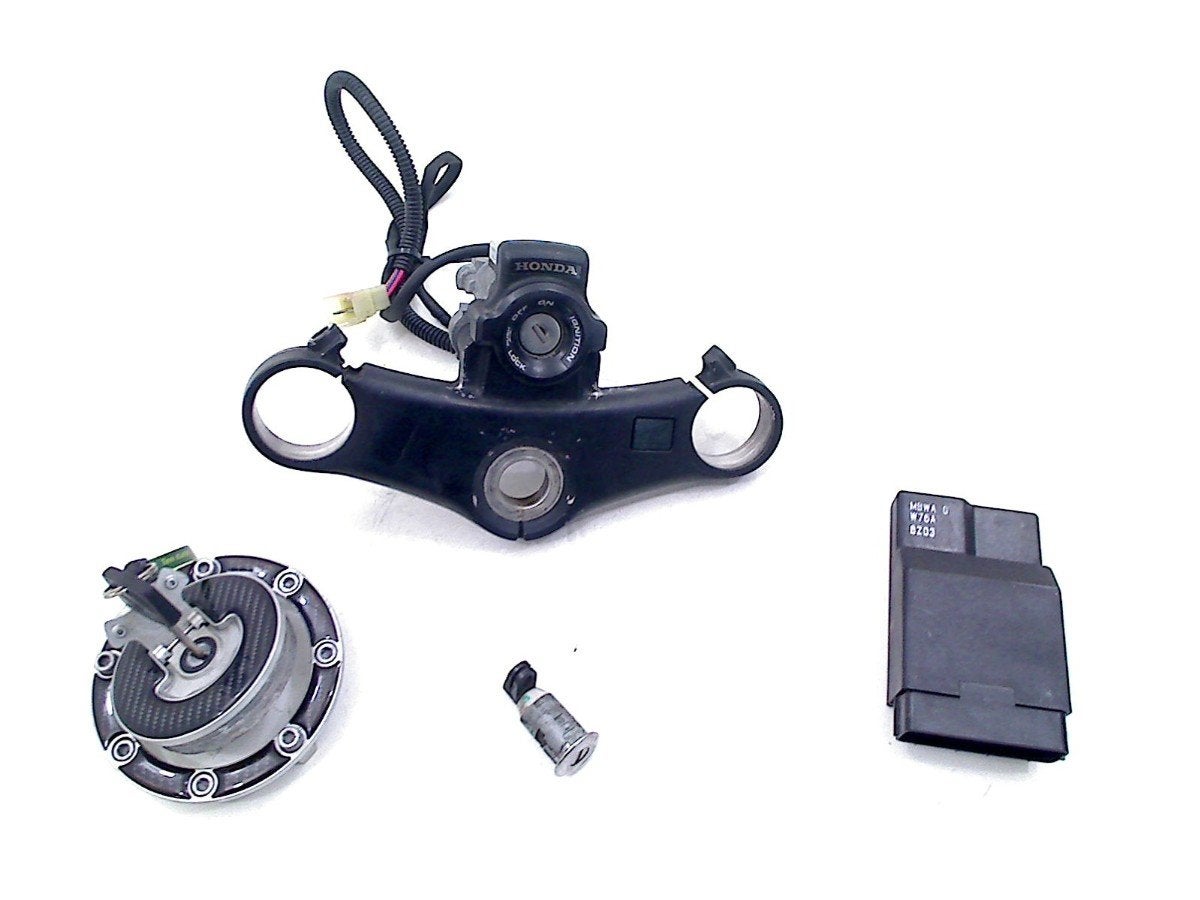 SLOTENSET Honda CBR 600 F 1999-2000 (CBR600F CBR600F4 PC35), Dhr. S. di Majo, Gebruikt, Info@cama-motorparts.nl, P.J. Troelstraweg 8 8
3144 CX  MAASSLUIS, NL