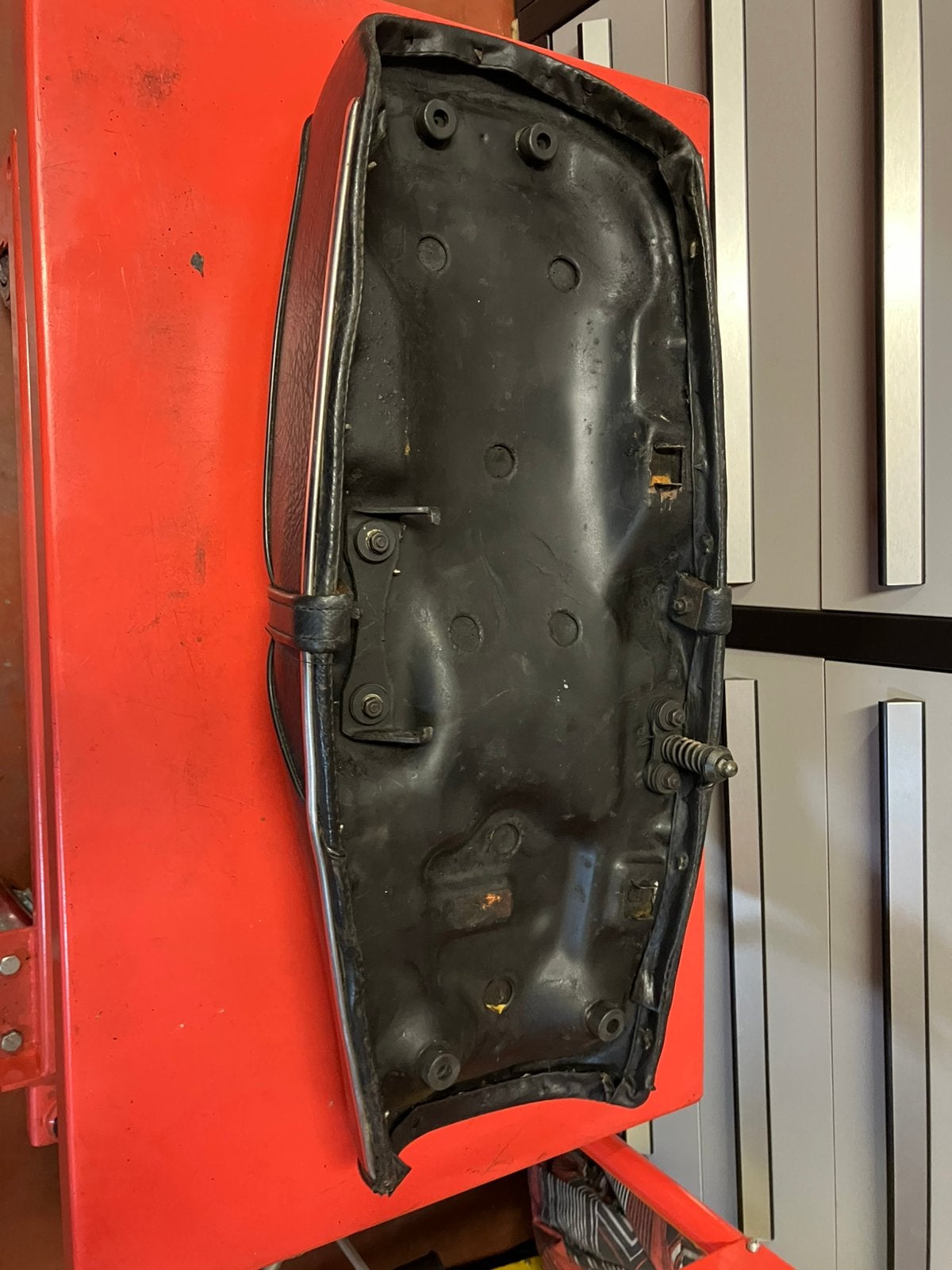 Selle CB 125, Motos, Enlèvement