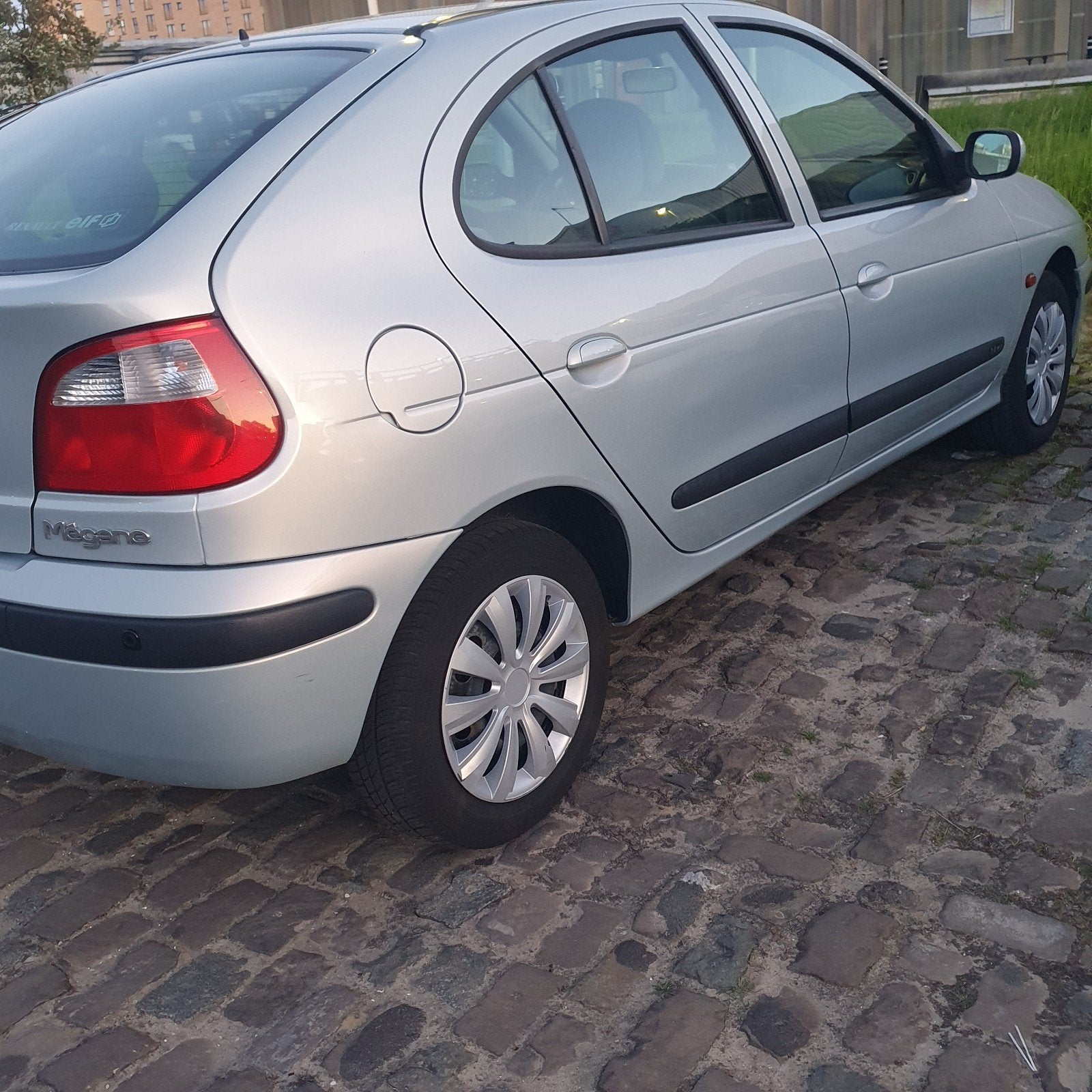 RENAULT MEGANE 1.4 BENZINE 16V (EURO 4 > LEZ 2030), Auto's, Voorwielaandrijving, Radio, Particulier, Euro 4