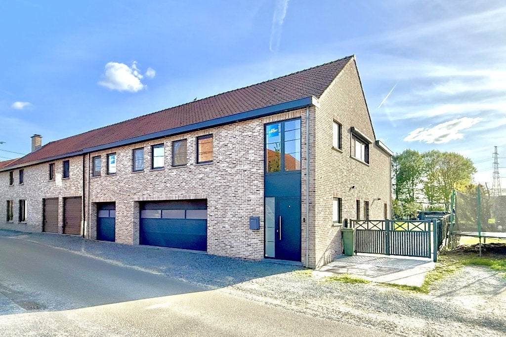 Londerzeel: Ruime woning, prachtig zicht, rustige omgeving, 200 tot 500 m², 141 kWh/m²/jaar, 3 kamers, Hoekwoning