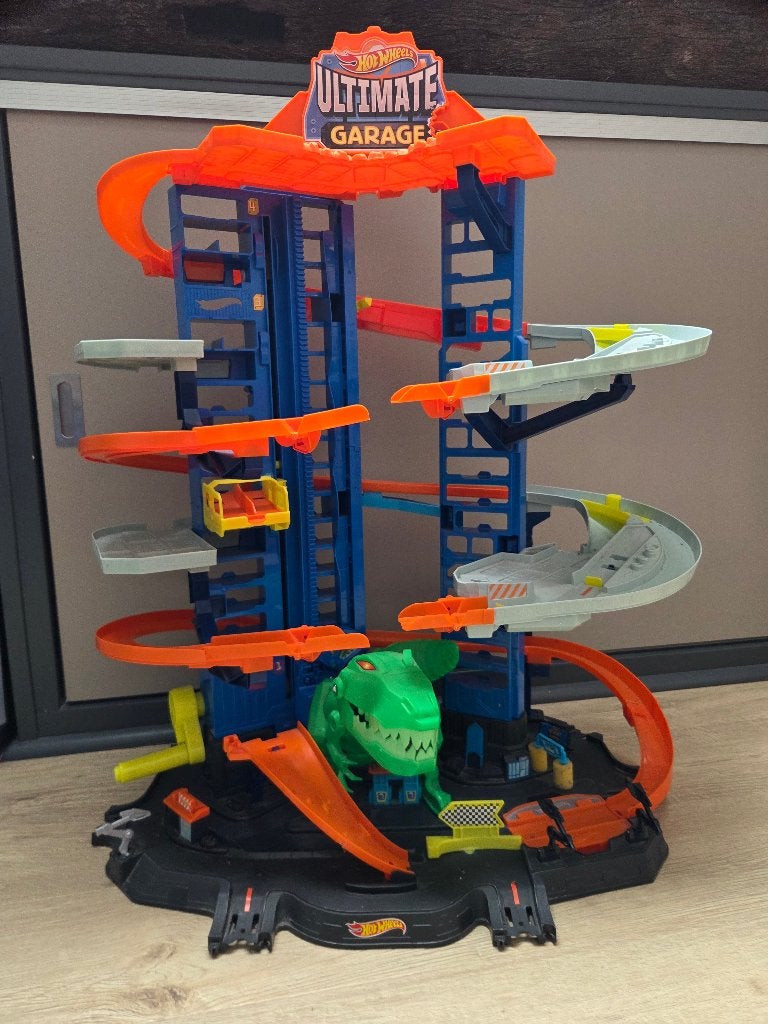Hot wheels t-rex garage met auto's, Ophalen, Zo goed als nieuw, Hot Wheels