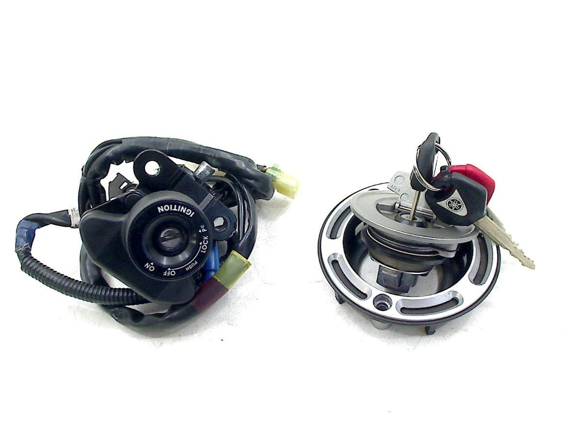 ENSEMBLE DE VERROU ET CYLINDRE DE PORTES Yamaha, Yamaha Motor Europe N.V., Utilisé, Customersupport@yamaha-motor.co.uk, Koolhovenlaan 101
1119 NC  Schiphol-Rijk, NL
