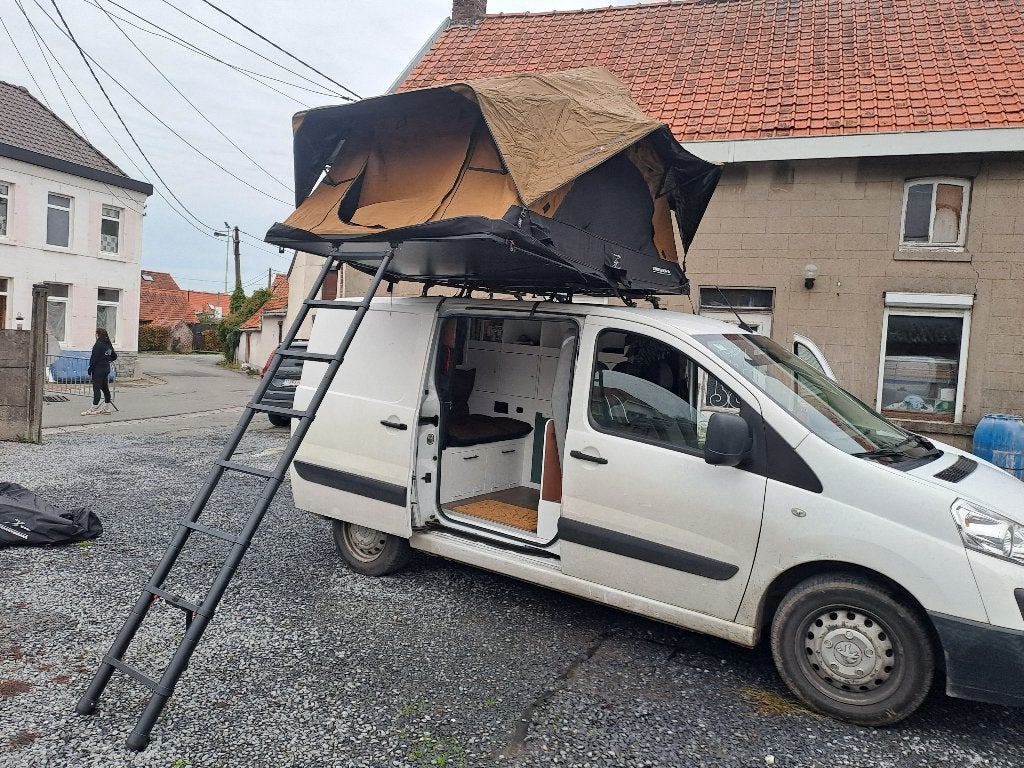 Omgebouwde bestelwagen, Auto's, 4 deurs, Stof, 2000 kg, Wit