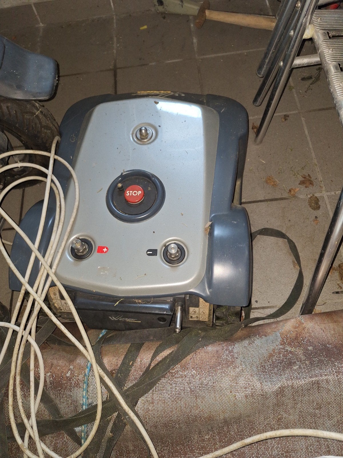 Robot Tondeuse, Enlèvement