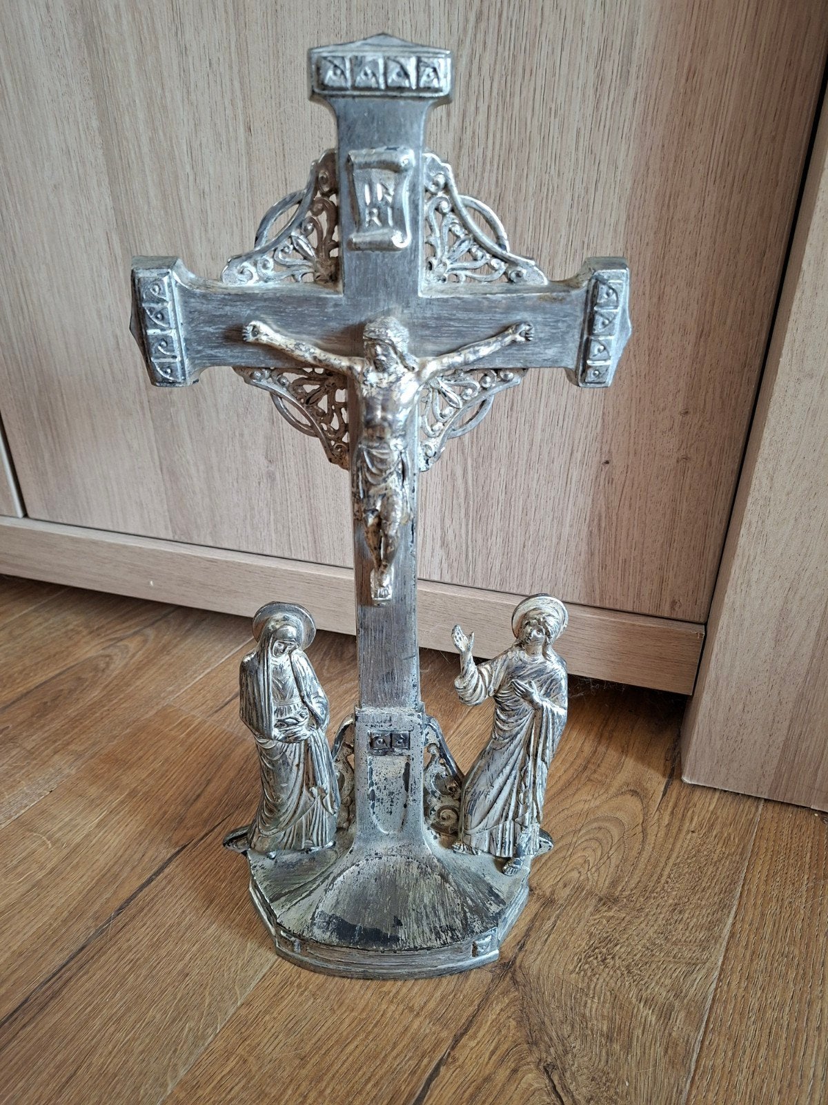 Kruisbeeld altaar, Ophalen