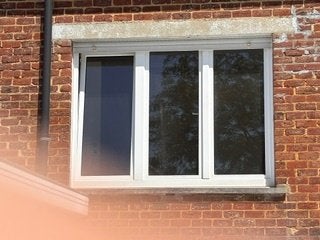 PVC raam dubbele beglazing + rolluik + vliegenraam, Doe-het-zelf en Bouw, Ophalen, Gevelraam of Ruit, 120 tot 160 cm, Zo goed als nieuw
