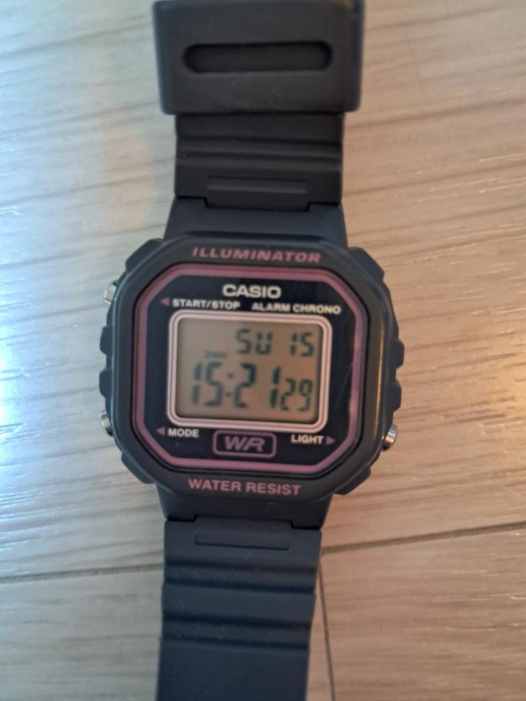 Horloge casio - goede staat - kinderen, Handtassen en Accessoires, Horloges | Dames, Ophalen