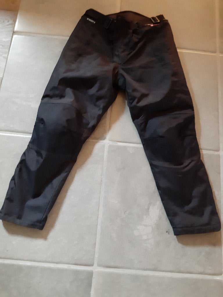 motobroek Dames, Enlèvement, Femmes