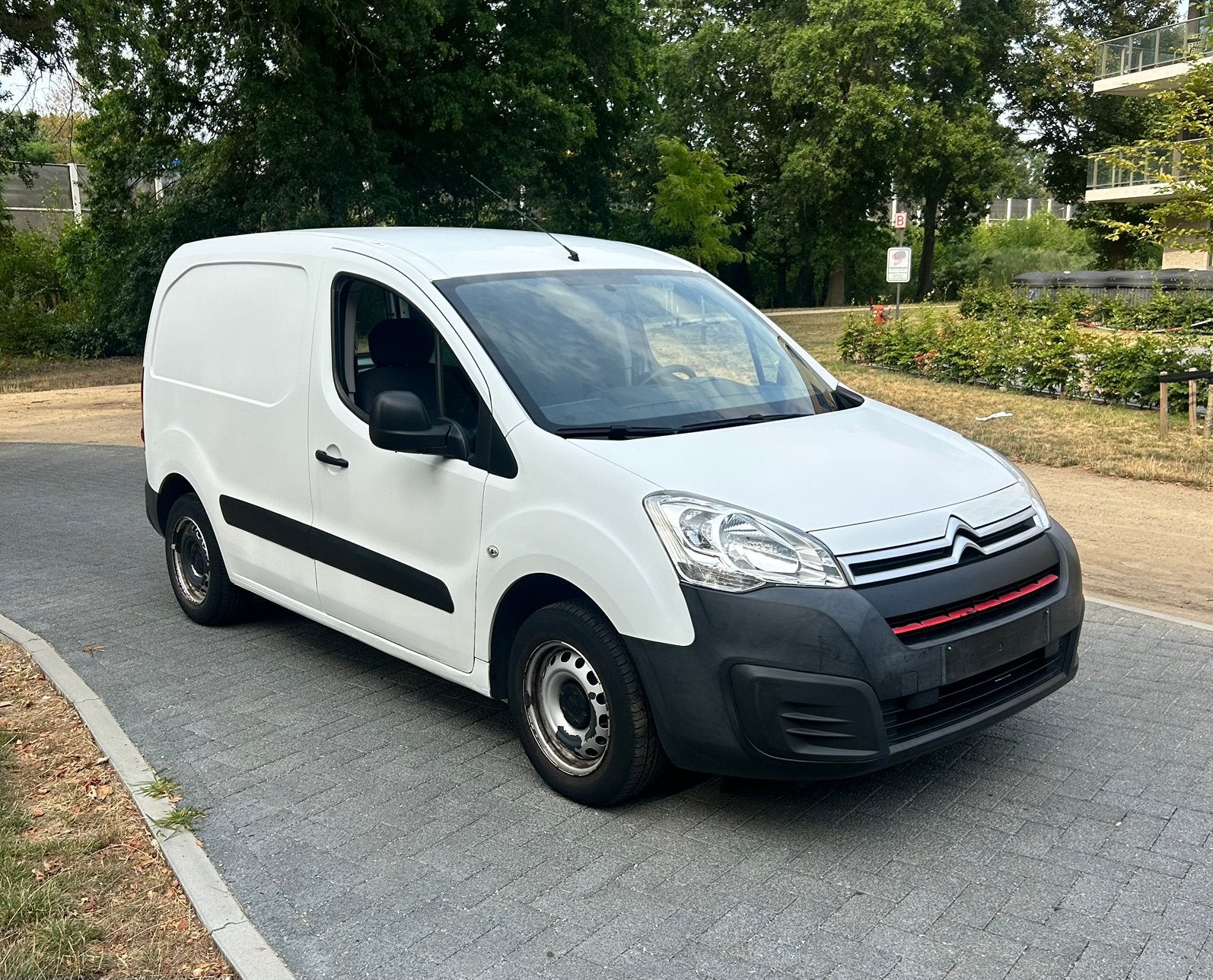 Citroën Berlingo 2016 • 1.6i • 12.000KM • EERSTE EIGENAAR, Autos, Achat, Euro 6, Entreprise, Citroën