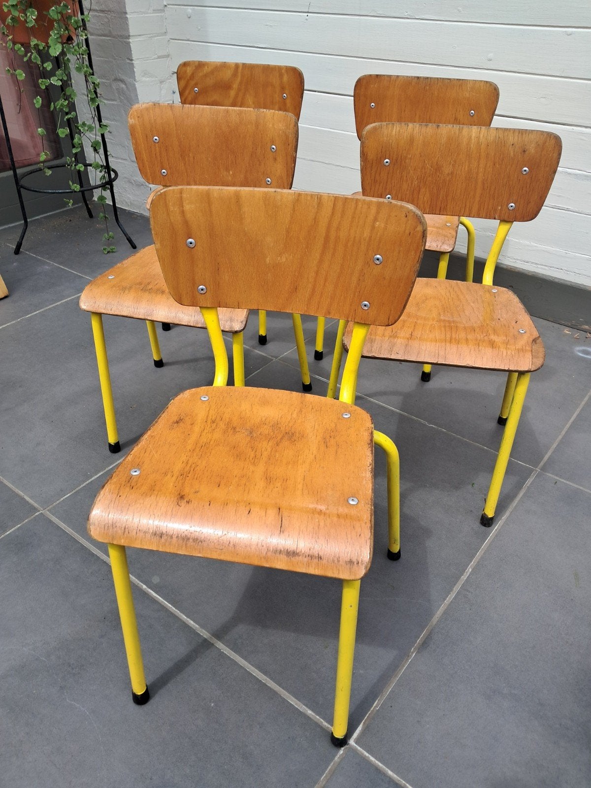 Kleuterschoolstoeltjes, Enlèvement