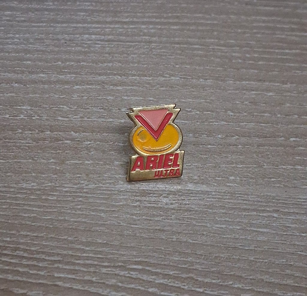 PIN - ARIEL ULTRA - WASMIDDEL - LESSIVE, Verzenden, Gebruikt, Merk, Speldje of Pin