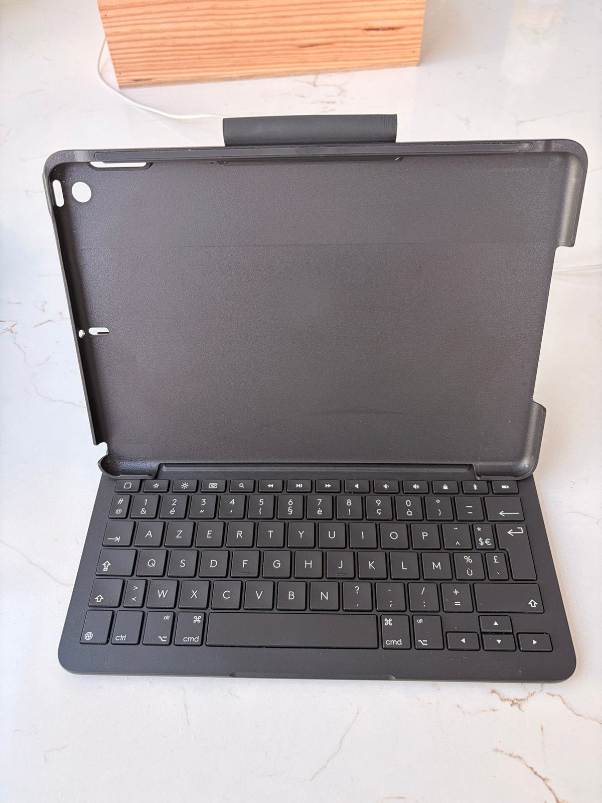 Logi Slim Folio, Computers en Software, Tablet-hoezen, Ophalen, Zo goed als nieuw