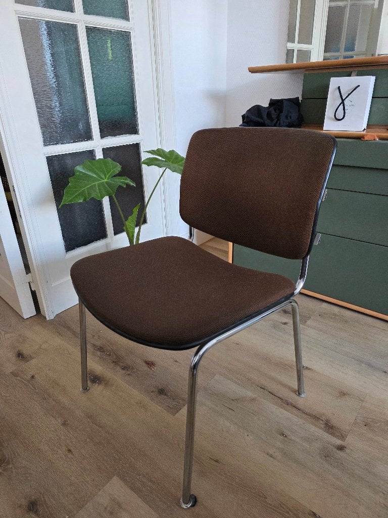 Chaise vintage style années 70, tissu marron et pied chromé, Maison & Meubles, Brun, Enlèvement, Utilisé, Une