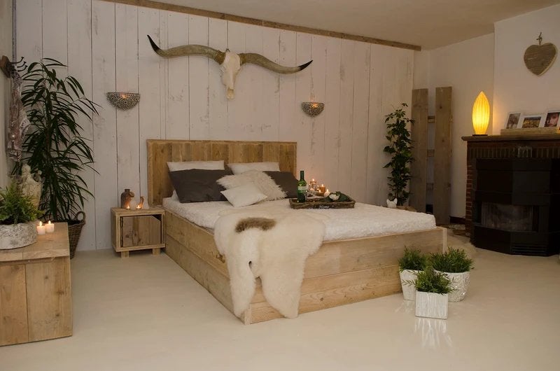 Prachtig Vurenhouten Bed 180x200 + bijpassende nachtkasten, Ophalen, Beige, Modern, Trendy, 180 cm