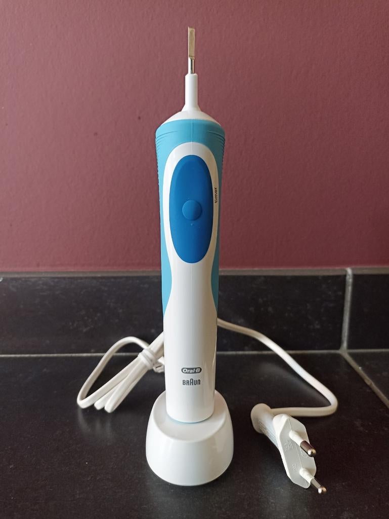 Oral B Braun tandenborstel + 24 opzetborstels nieuw, Elektronische apparatuur, Ophalen
