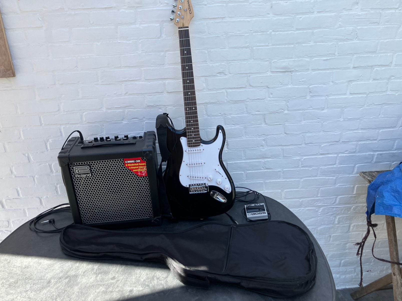 Guitare électrique, avec ampli haut de gamme (Roland)., Musique & Instruments, Instruments à corde | Guitares | Électriques, Enlèvement