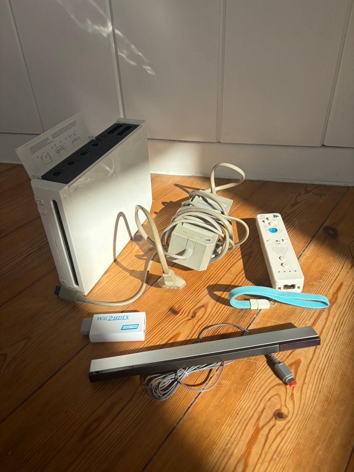 Nintendo Wii + controller + HDMI-adapter + sensorbar, Games en Spelcomputers, Ophalen, Zo goed als nieuw, Met 1 controller