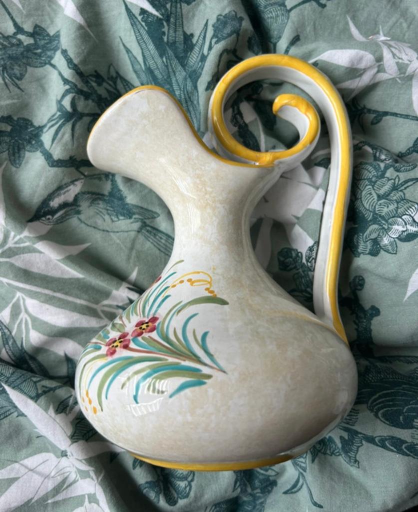 Carafe fleuri faite main Deruta, Antiquités & Art, Enlèvement ou Envoi