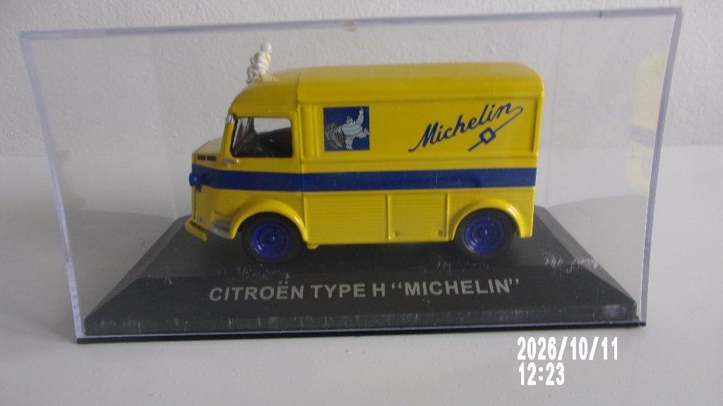 CITROËN TYPE "H" MICHELIN bande bleue.IXO 1/43,VITRINE, Enlèvement ou Envoi, Comme neuf, Voiture, Autres marques