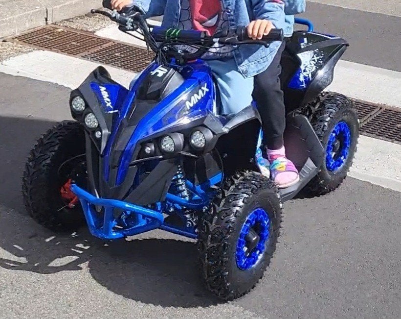 kinderquad, nieuwstaat, tot 35km/u, zie beschrijving, Motoren, Quads en Trikes