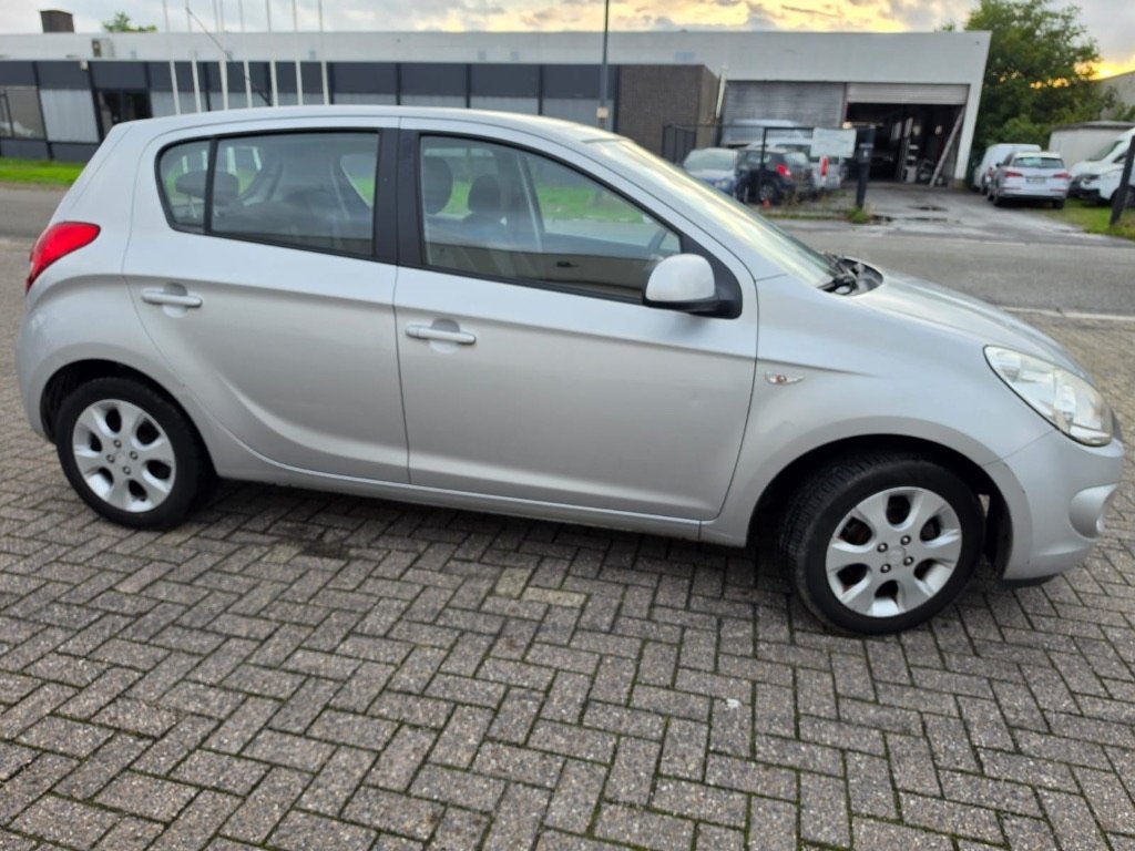 HYUNDAI i20   78.000km, Stof, 4 cilinders, 124 g/km, Bedrijf