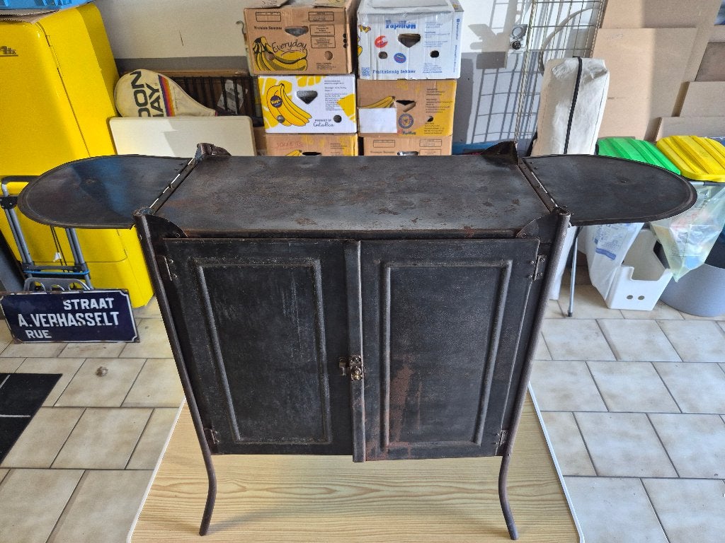 MEUBLE INDUSTRIEL VINTAGE, Enlèvement
