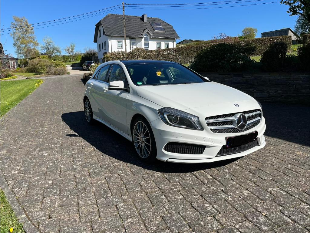 Mercedes A180 CDI - AMG Line - Toit Pano, Autos, Achat, 4 portes, Alcantara, Noir