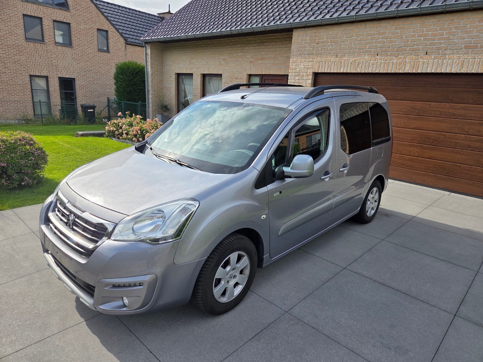 Peugeot partner 1.6blue hdi 2016, Autos, Camionnettes & Utilitaires, Particulier, Achat, Bluetooth, Peugeot