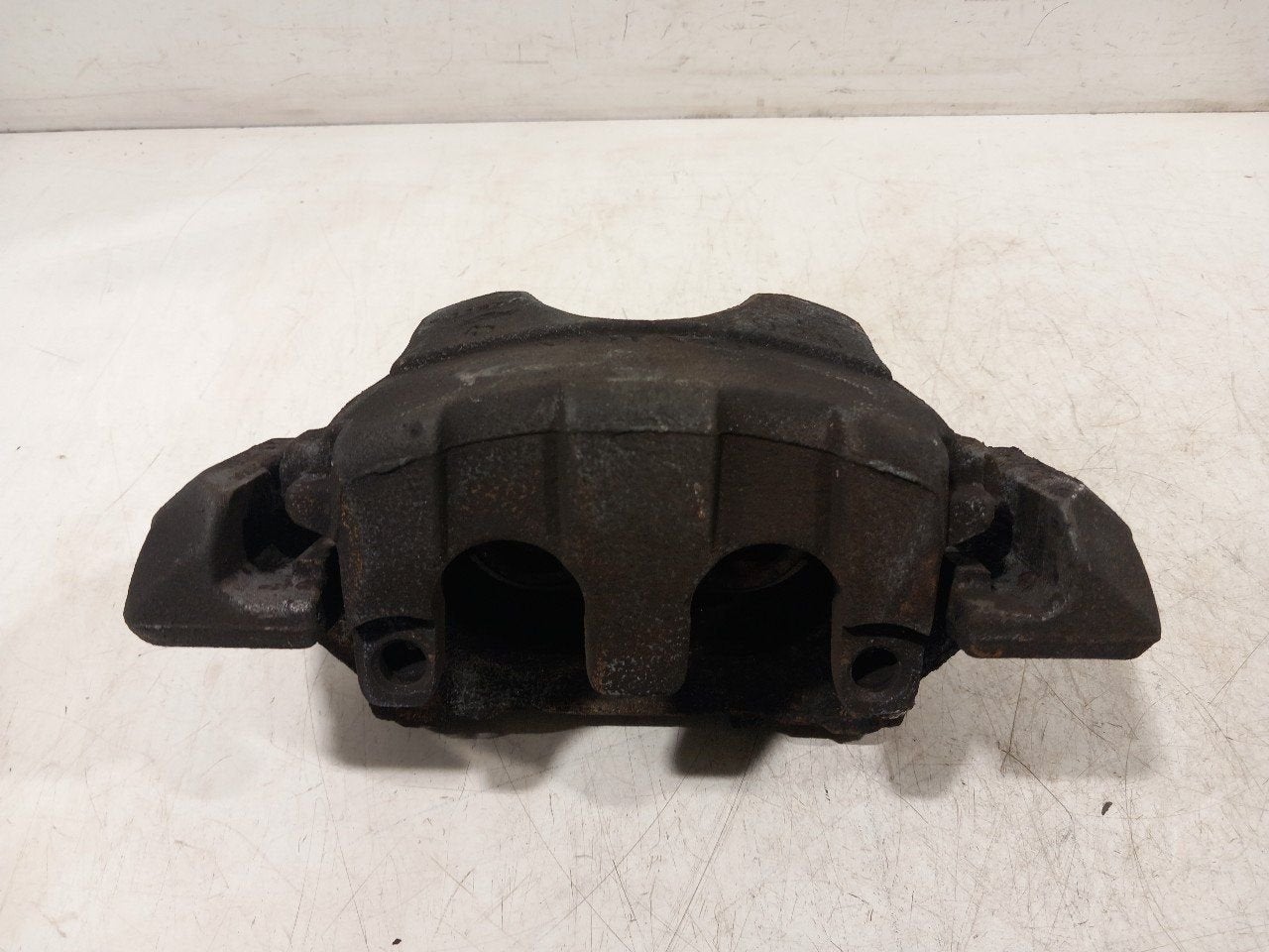Remklauw rechts voor Volvo XC60, Onderdelen@venauto.nl, Van der Ven Autorecycling B.V., Gebruikt, Ettenseweg 76, 4706 PB Roosendaal, The Netherlands