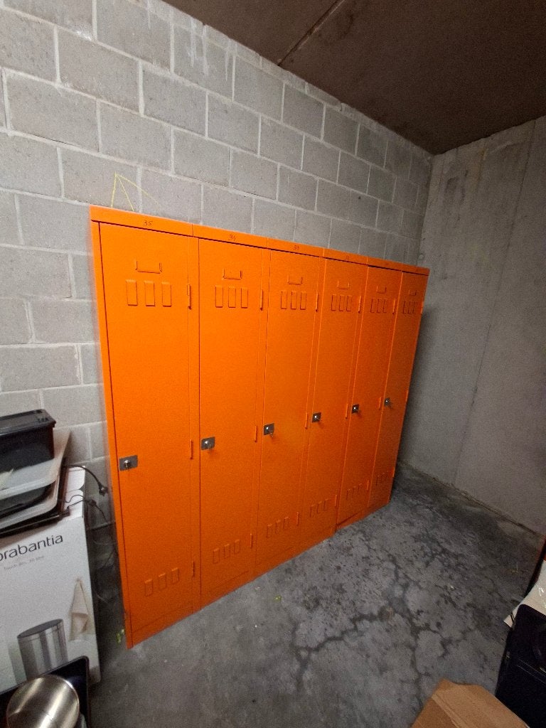 12 lockerkasten oranje met legplanken, Maison & Meubles, Enlèvement, Utilisé